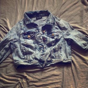 🌸Flash Sale🌸 Bleached & distressed denim jacket